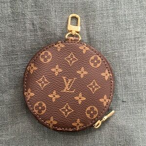 LV coin pouch